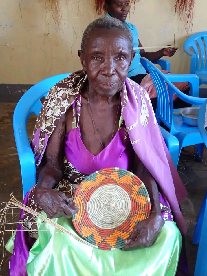 Women of Rubona weaving traditional baskets from natural fibers